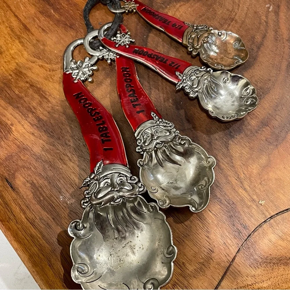 Santa Claus Christmas Holiday Decorative Measuring Christmas Spoons